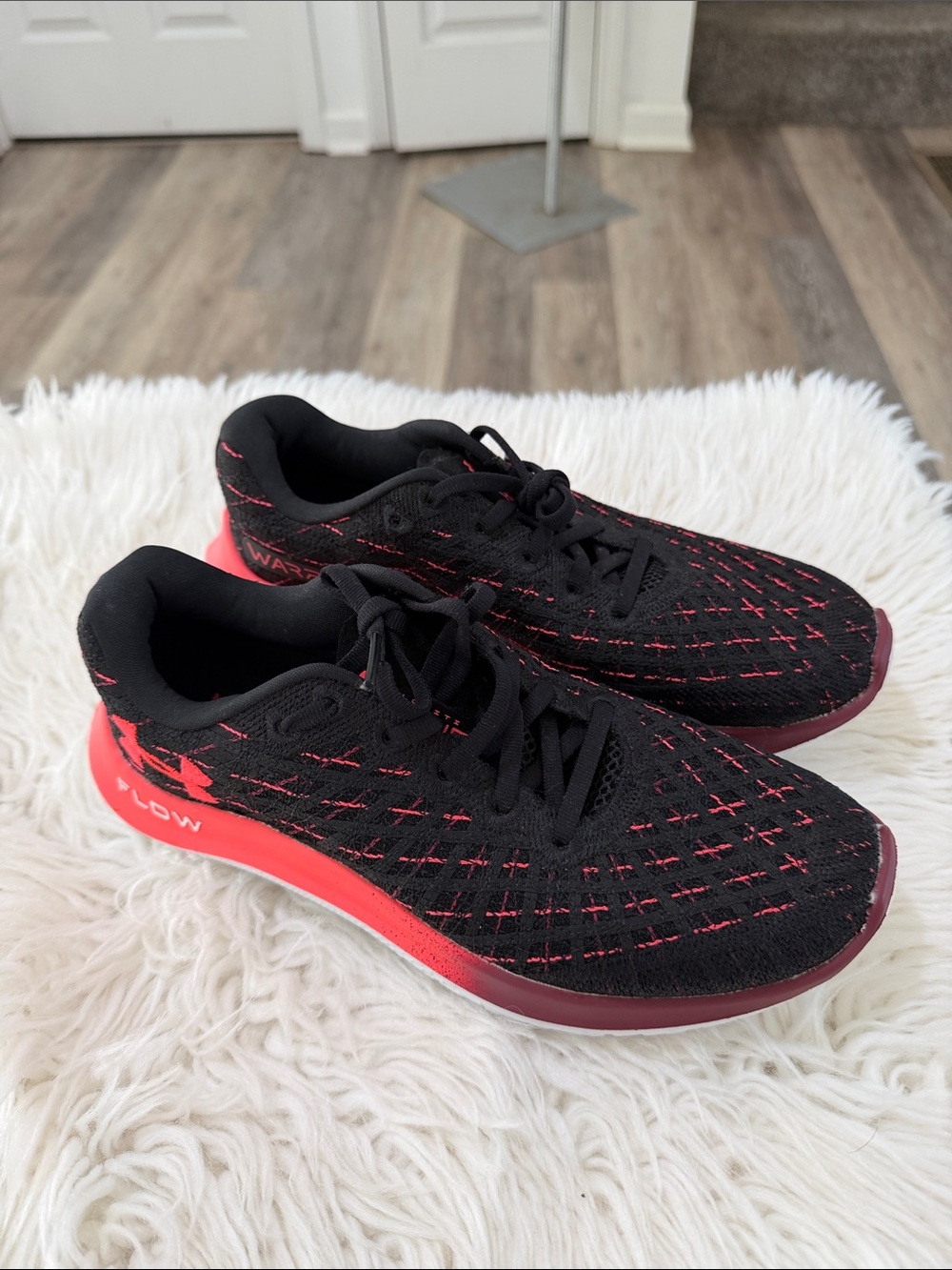 Under Armour Women's Black and Red Low-Profile Running Sneakers Size 8